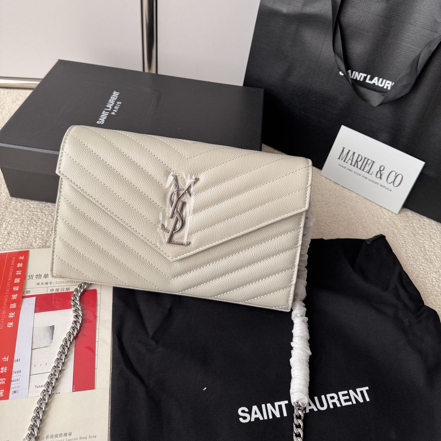 [YSL] CLASSIC CASSANDRE CHAIN WALLET, GRAIN DE POUDRE LEATHER – WHITE ( SILVER )